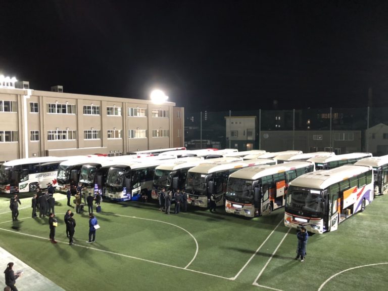 サッカー応援に出発