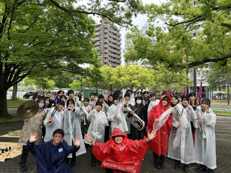 【吹奏楽部】フラワーフェスティバル 花の総合パレードに出演しました