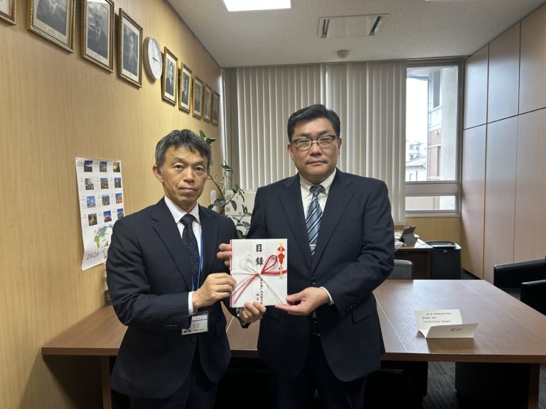 海外留学支援金の贈呈式